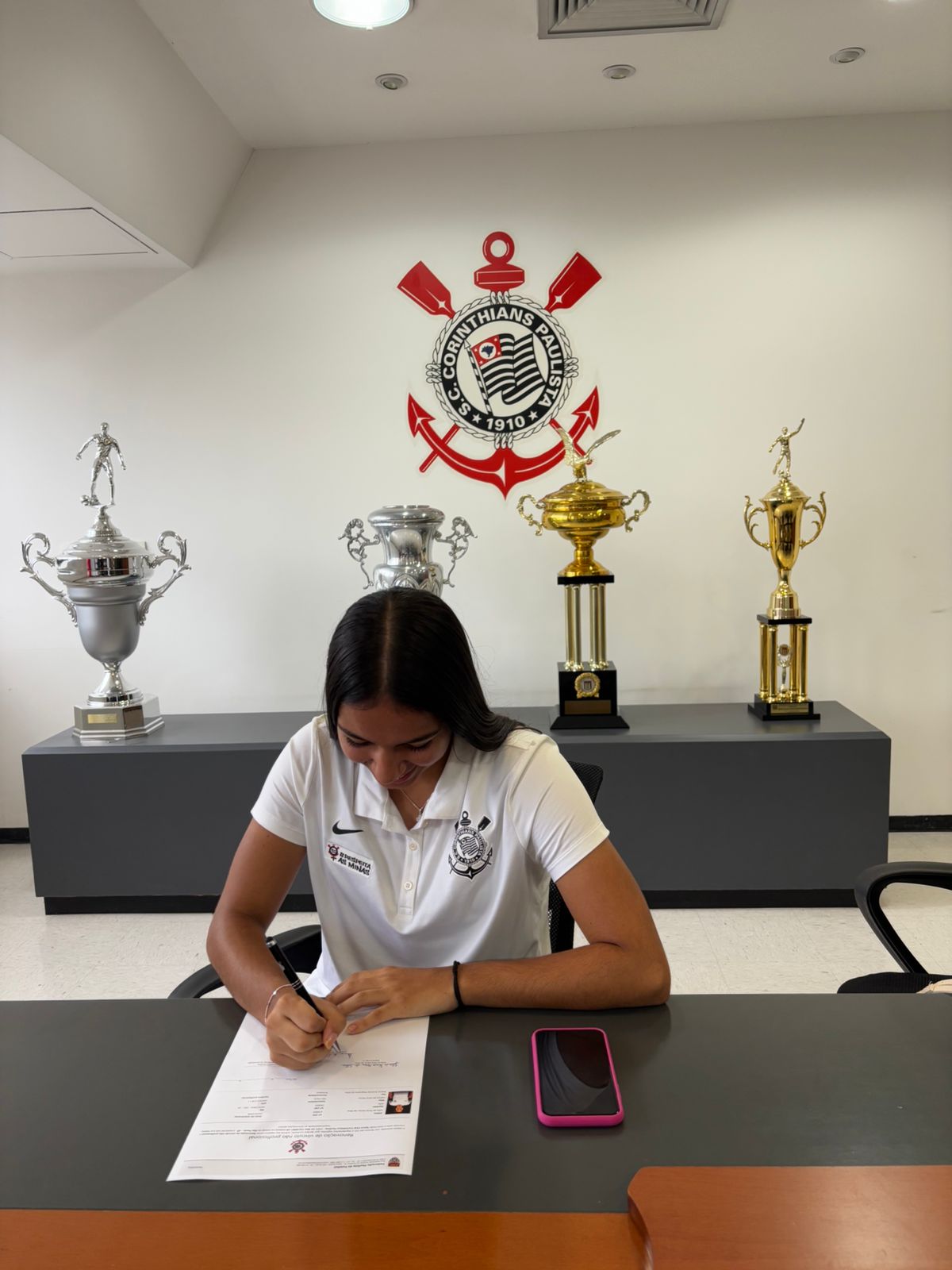 Júlia Faria renova contrato com o Corinthians por mais 2 anos