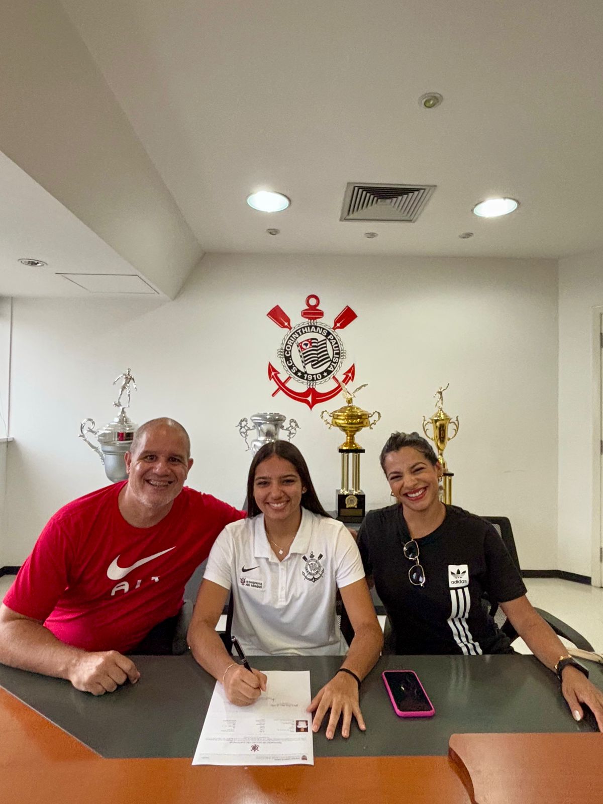 Júlia Faria renova contrato com o Corinthians por mais 2 anos