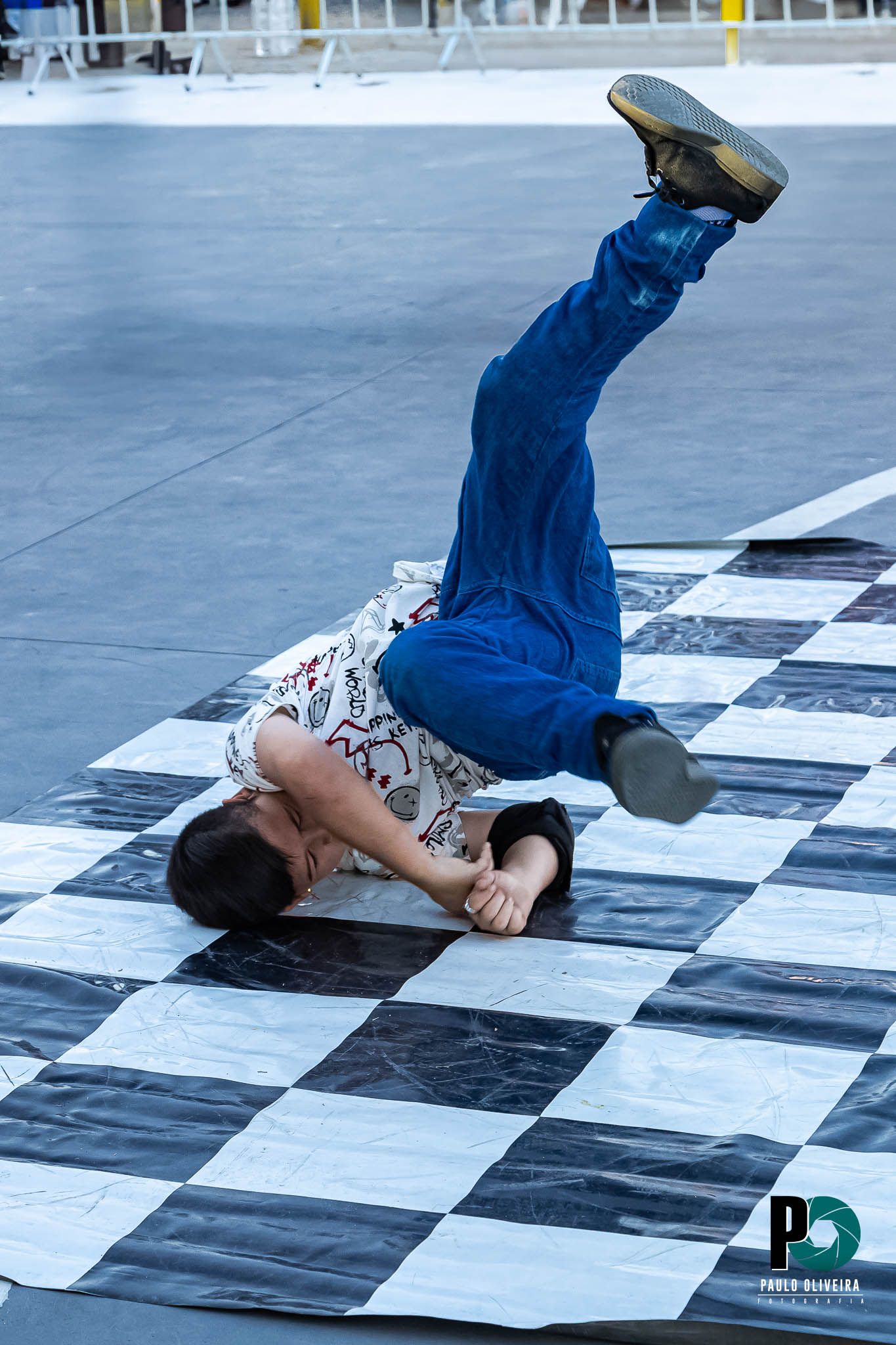 Mas a adrenalina não parou por aí. O Conexão CPV também foi palco de apresentações eletrizantes de Breaking e outras modalidades de dança urbana. Foram realizados três campeonatos regionais que movimentaram a cena da dança de rua: 🥇 3º Campeonato de Breaking Regional 1×1 Adulto Misto 🥇 1º Campeonato de Breaking 1×1 Kids Misto de Caçapava 🥇 1º Campeonato ALL STYLE 1×1 Adulto Misto de Caçapava As batalhas foram intensas e emocionantes, reunindo dançarinos de diversas cidades que mostraram criatividade, técnica e paixão em cada movimento. A pista de dança virou um verdadeiro palco de expressão artística, onde o respeito e a troca entre os participantes foram destaque.